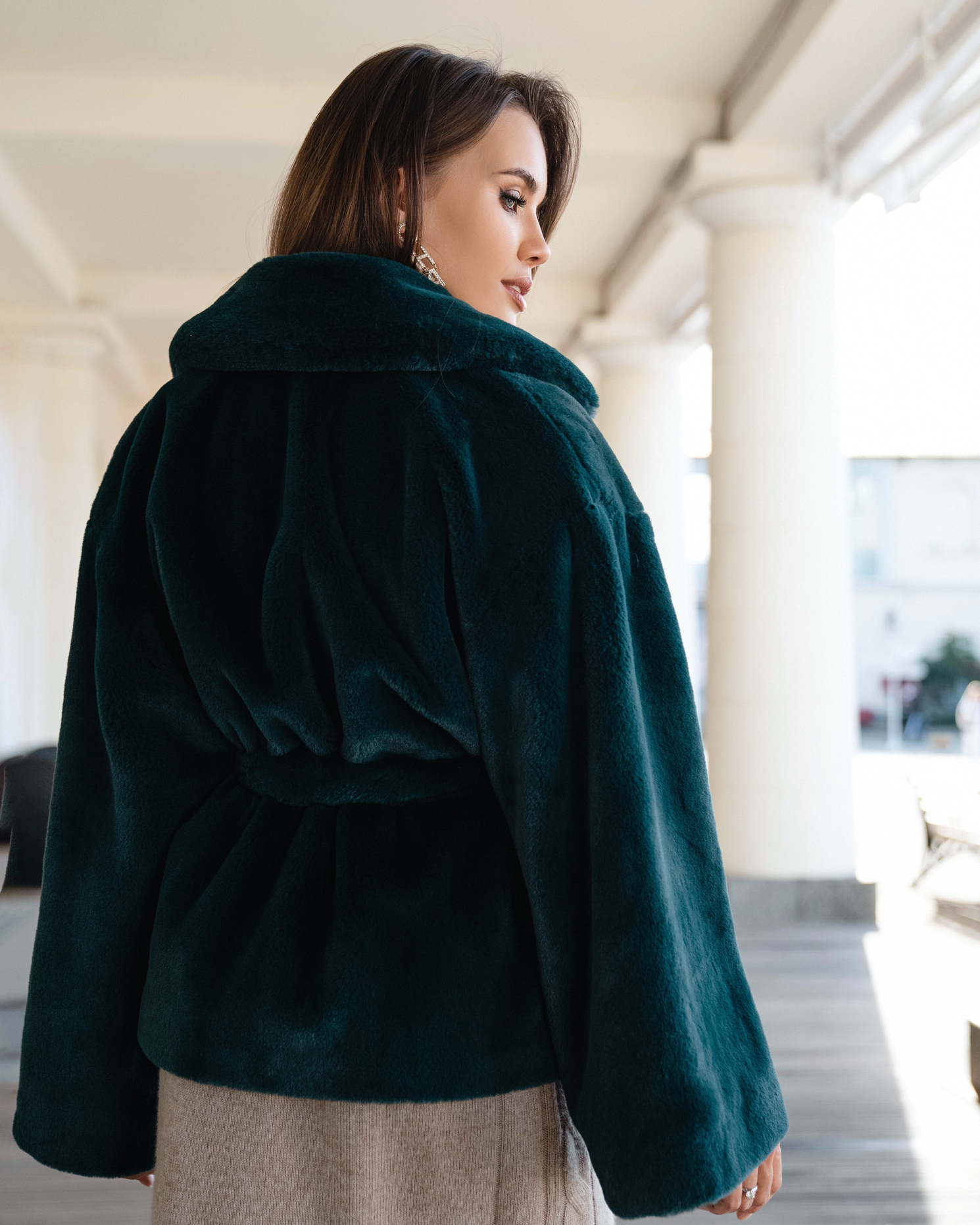 Укороченная шуба из экомеха (изумруд)