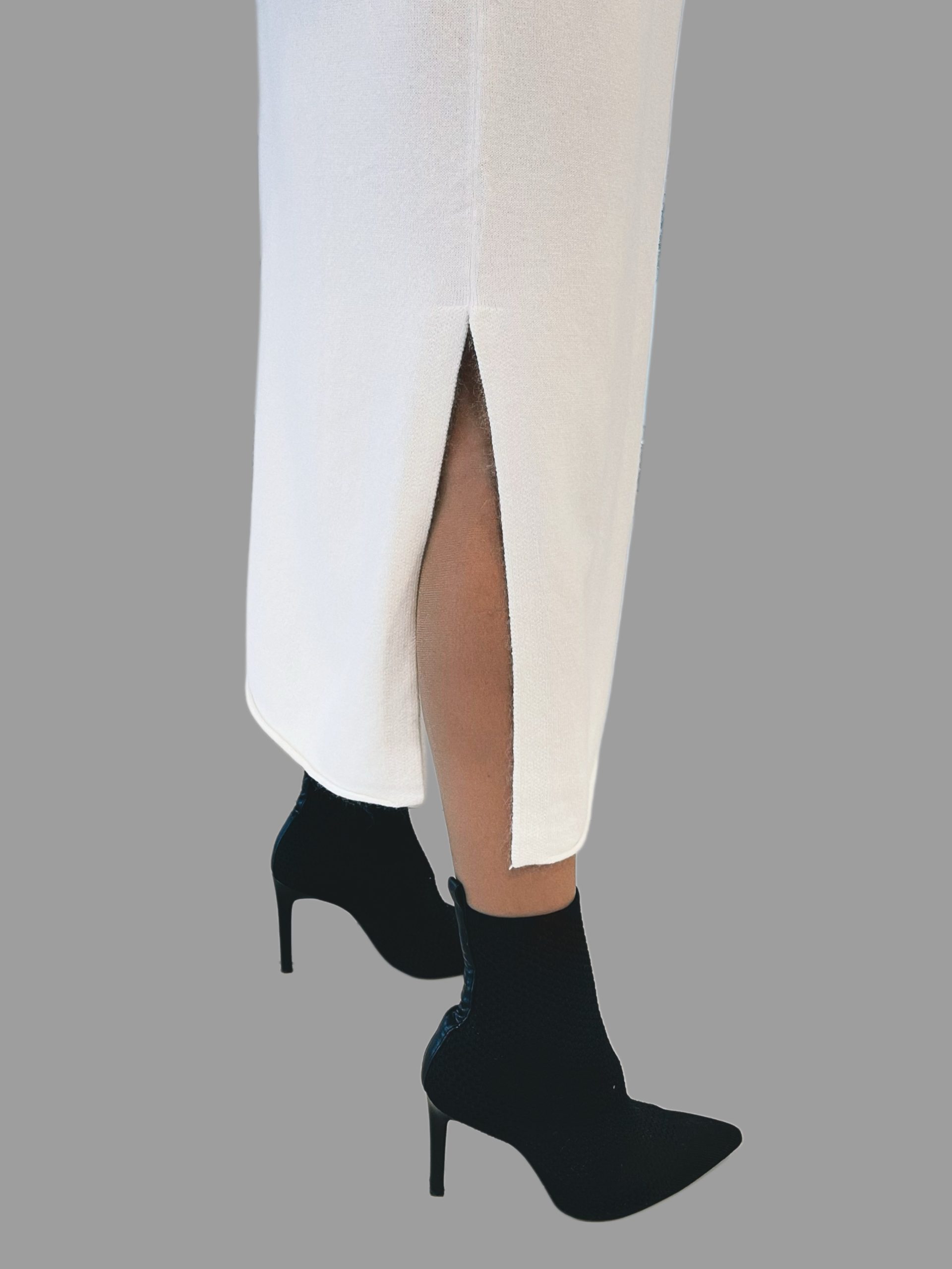 Платье кашемировое с высоким воротом  (белый)